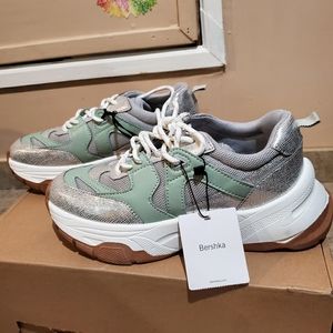 Brand New 🚨: Bershka sneakers with tag!